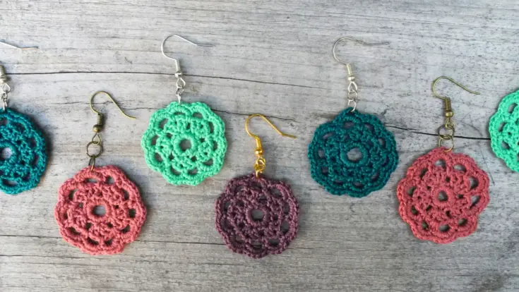 Free Beginner Crochet Pattern - Tudor Rose Earrings