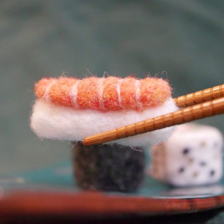 Make Your Own Wool Nigiri – Easy Needle Felting Tutorial